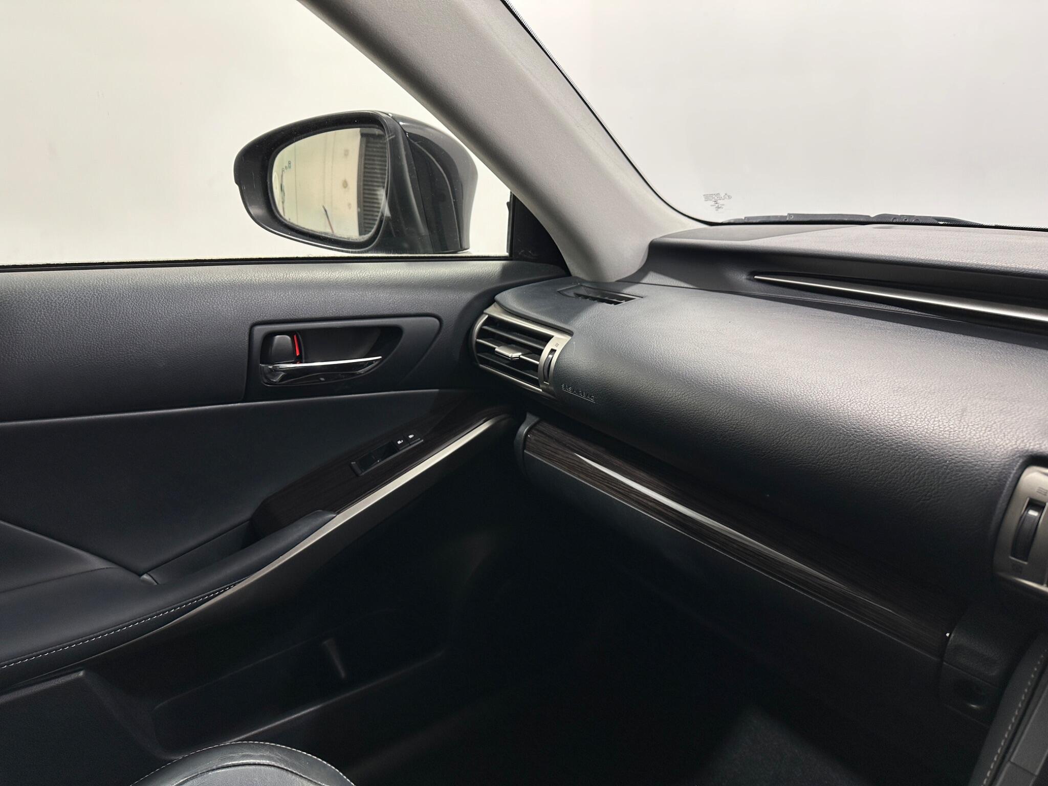 Lexus Is view 29