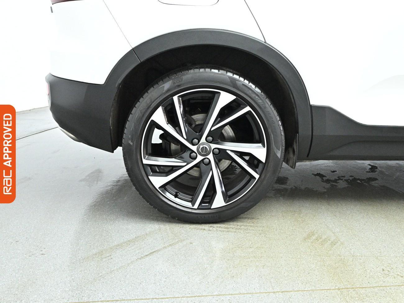 Volvo XC40 view 27