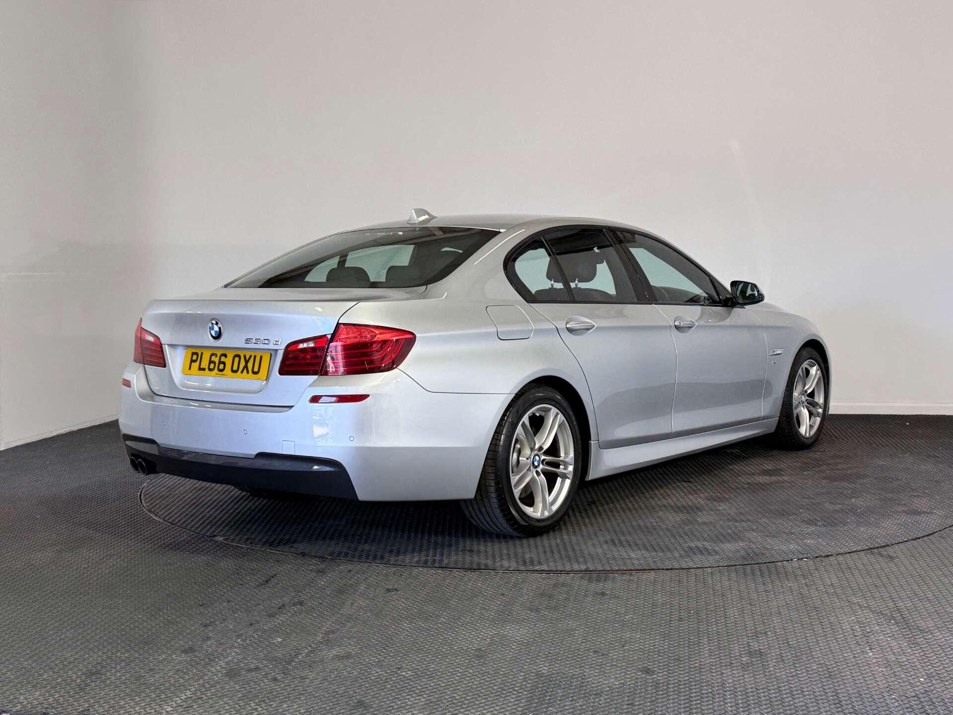 BMW 5 Series view 7