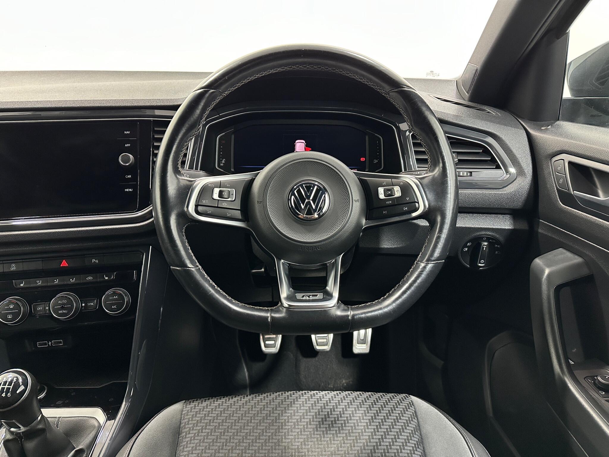 Volkswagen T-Roc view 13
