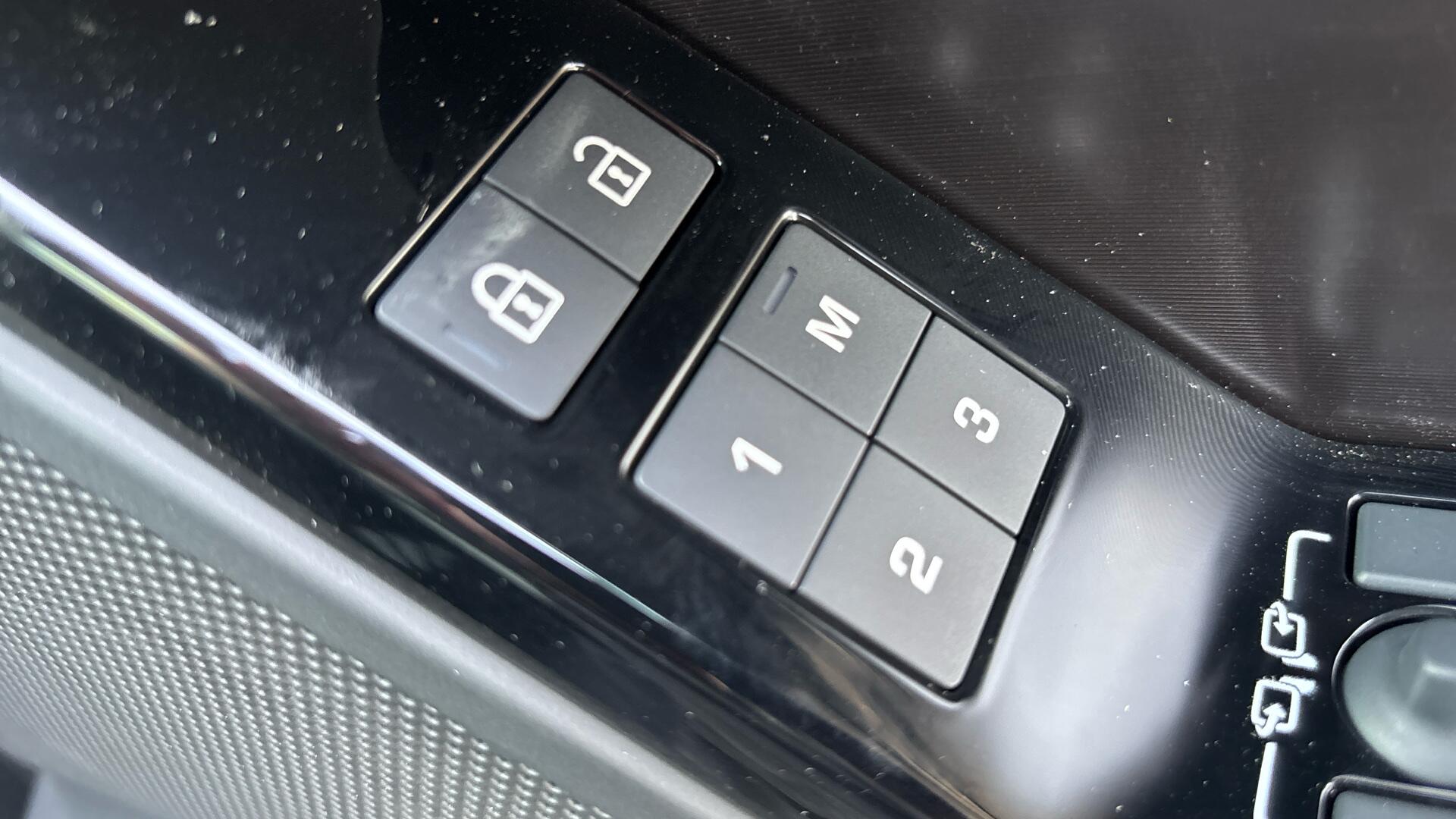 Land Rover Range Rover Velar view 50
