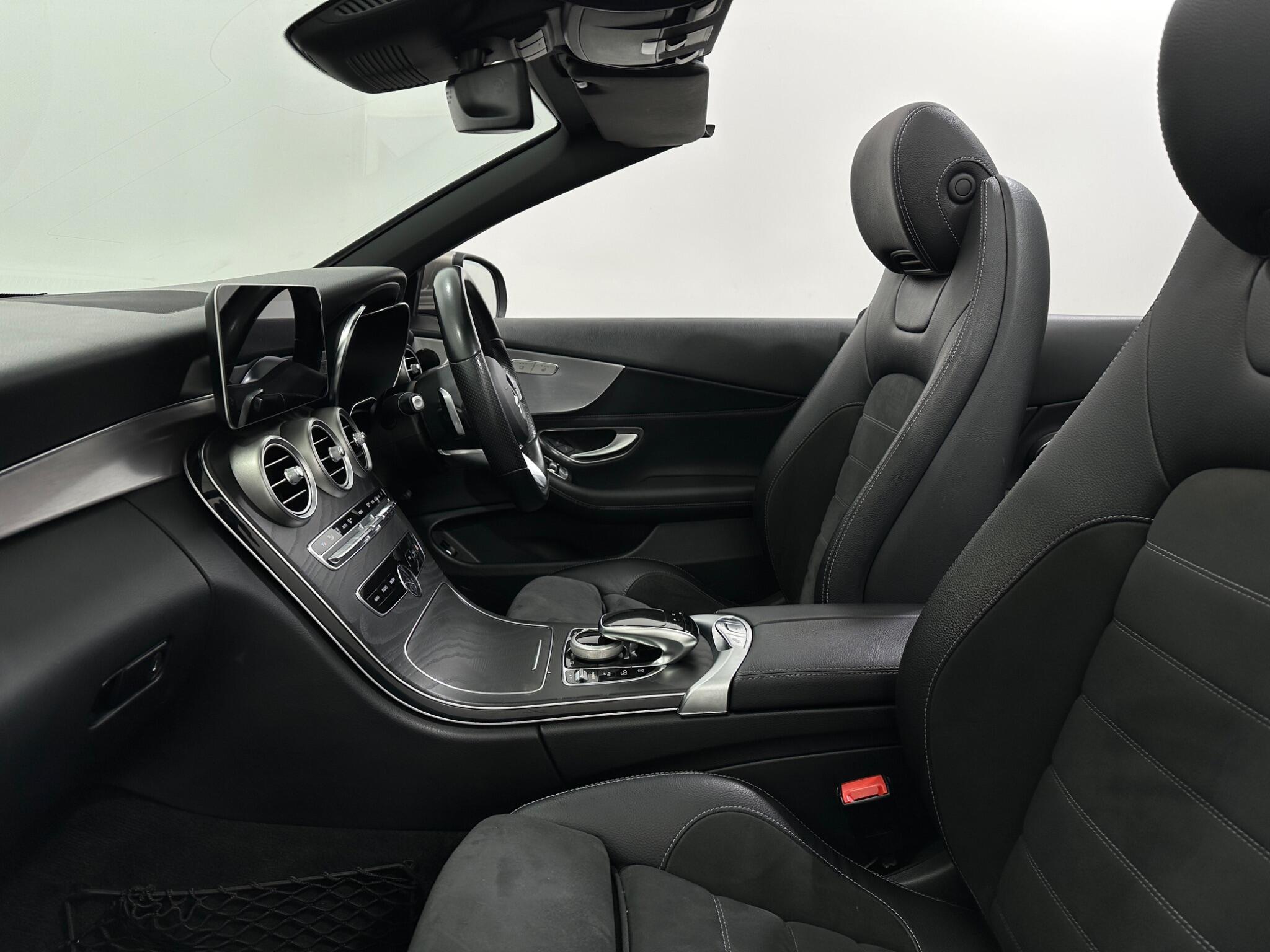 Mercedes-Benz C-Class view 37