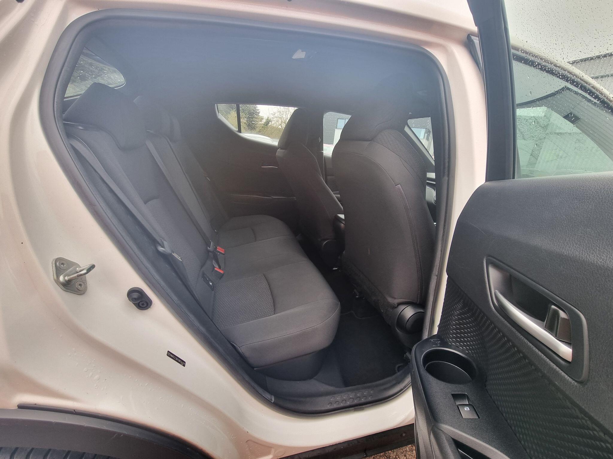 Toyota C-HR view 18