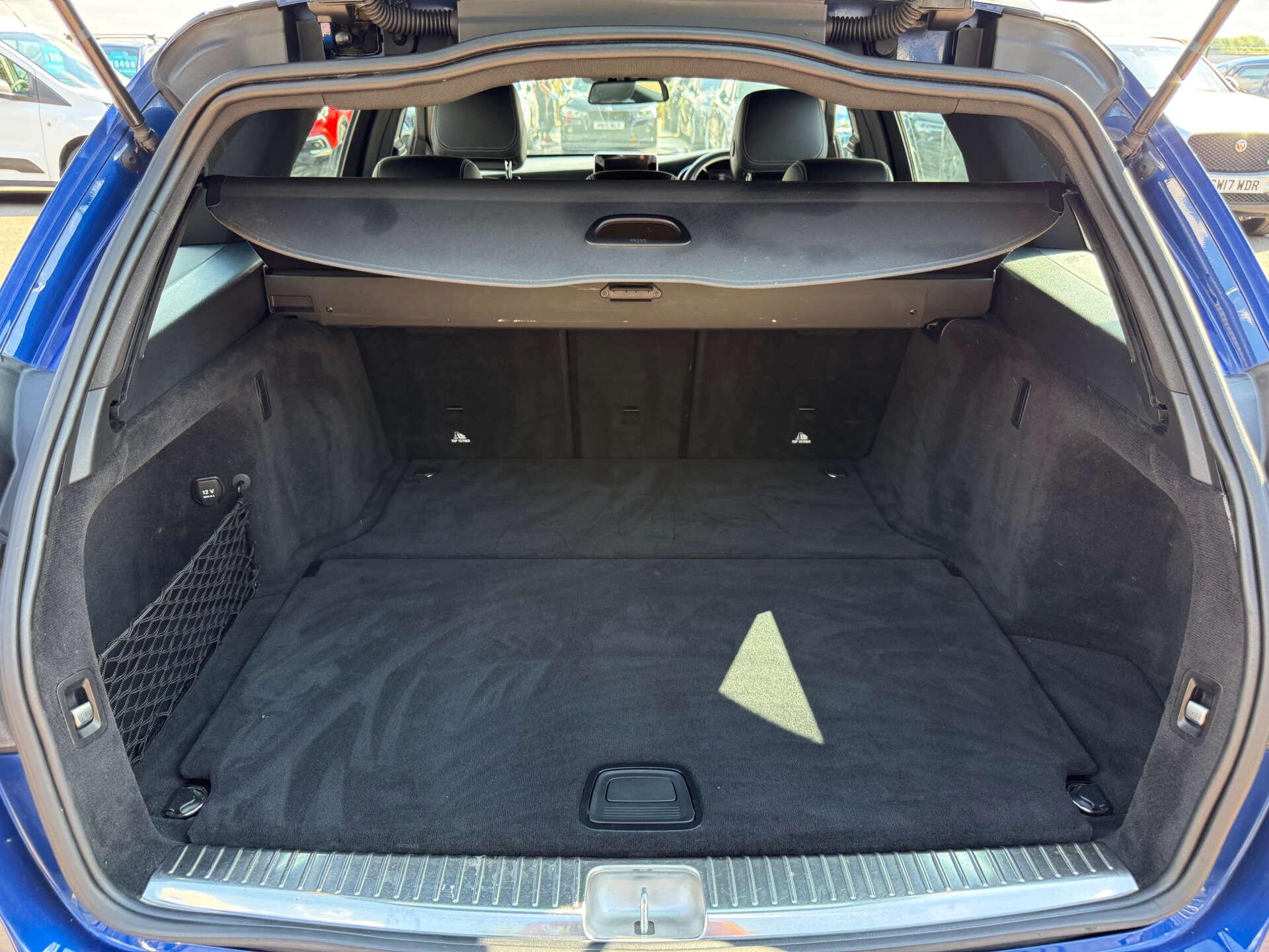 Mercedes-Benz C-Class view 26