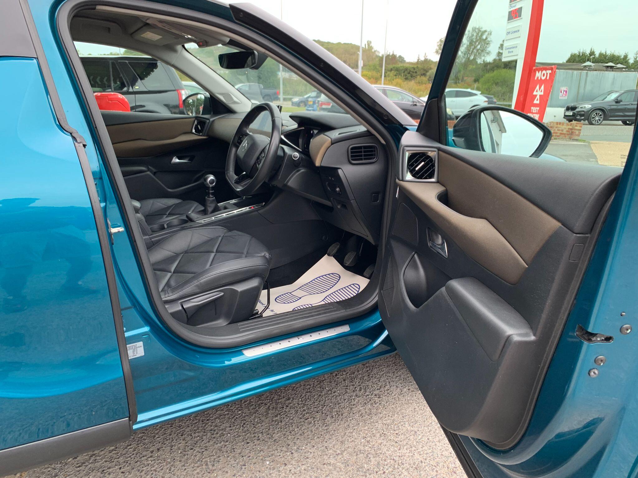DS Automobiles DS 3 Crossback view 12