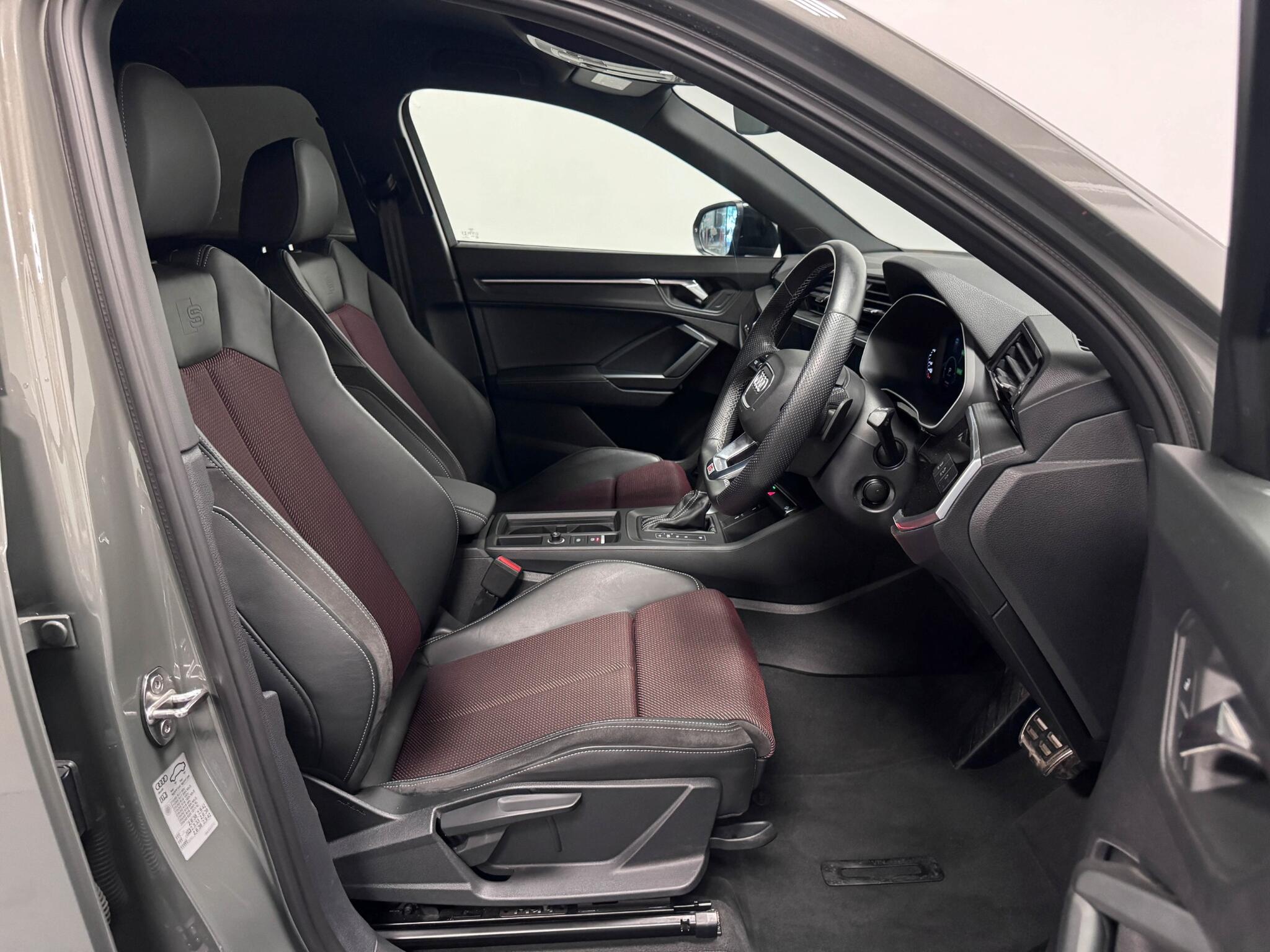 Audi Q3 view 28
