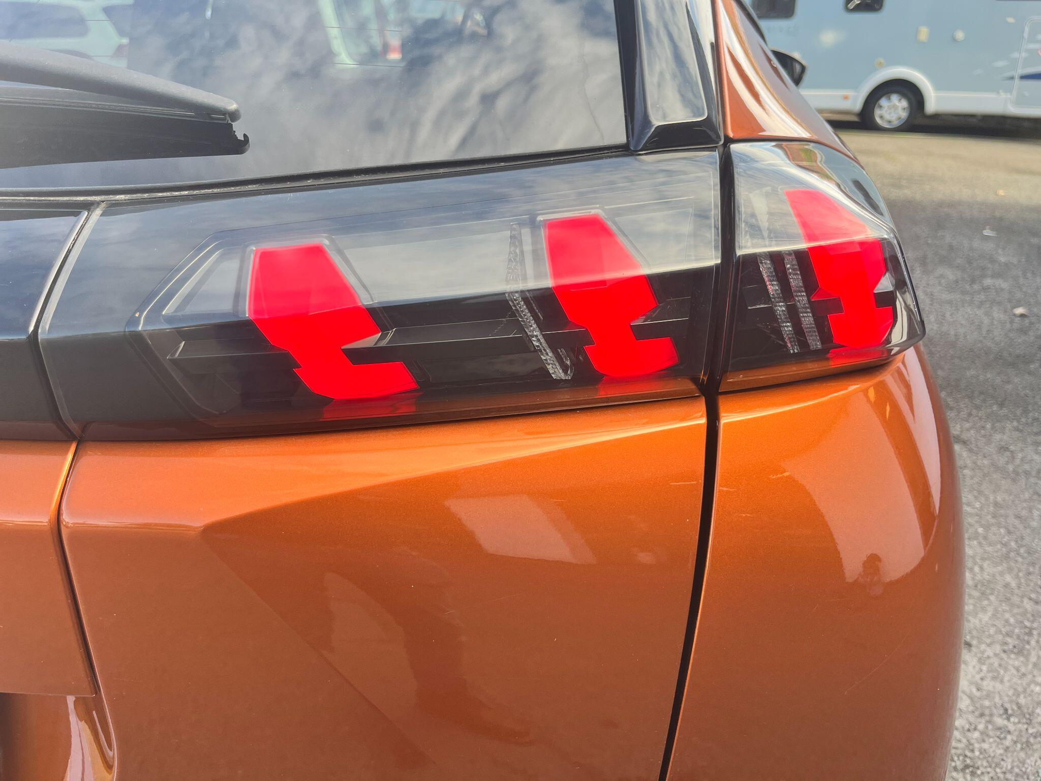 Peugeot 2008 view 13