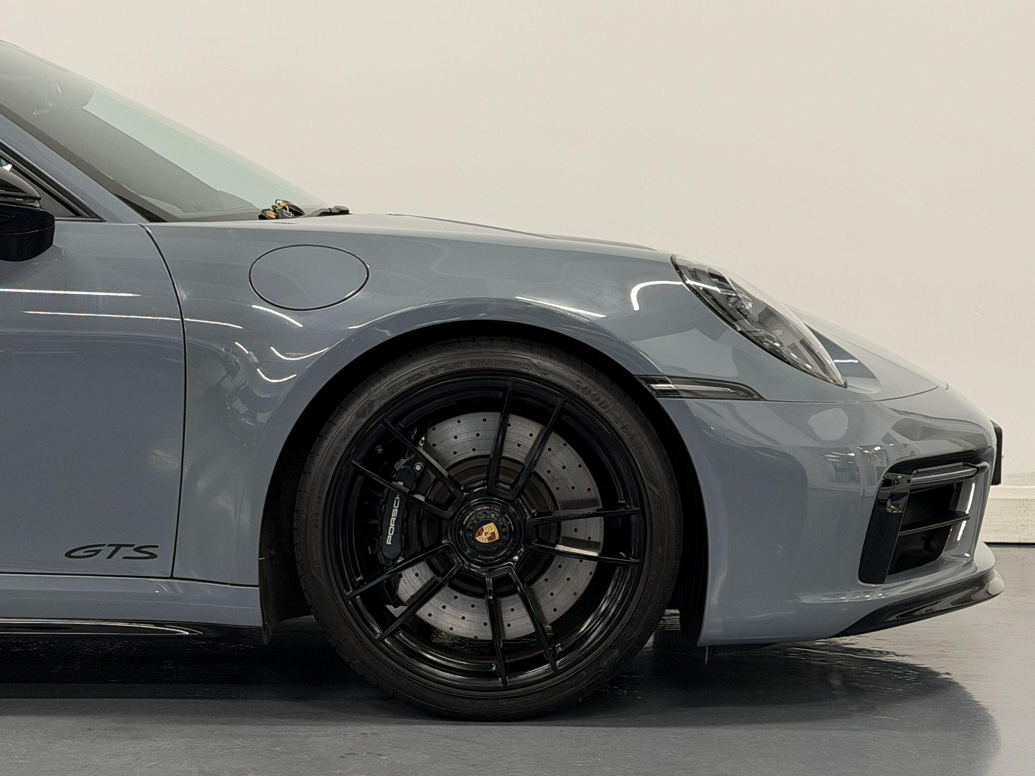 Porsche 911 view 27