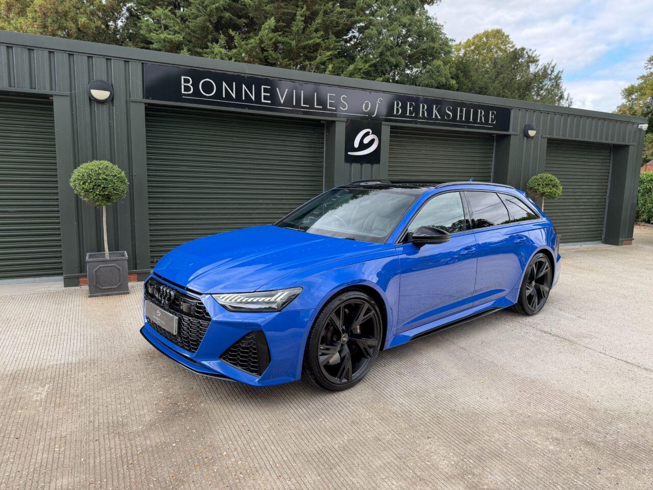 Audi RS6 Avant view 10