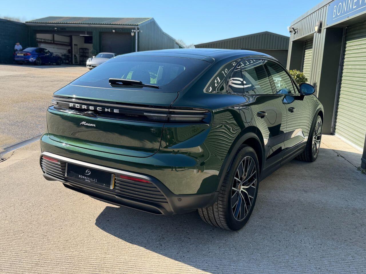 Porsche Macan view 18