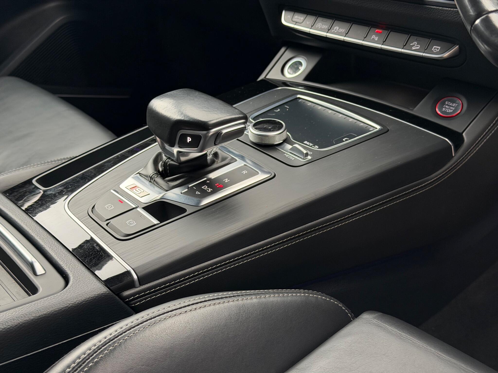 Audi SQ5 view 41