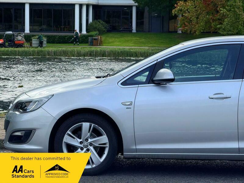 2015 Vauxhall Astra 1.6i SRi Euro 6 5dr • 60,200 miles image 8
