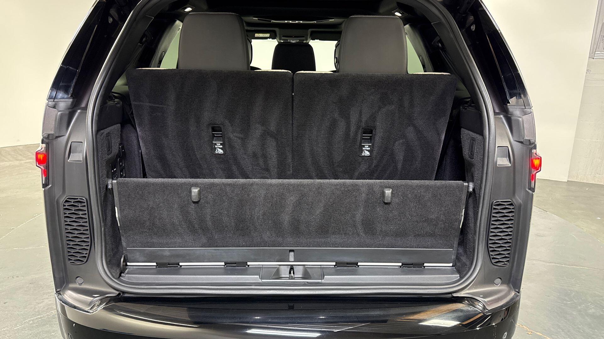 Land Rover Discovery view 10