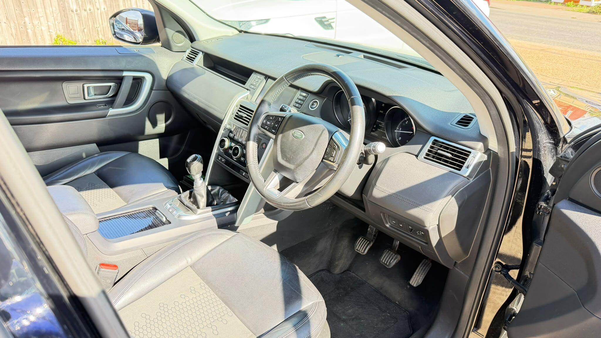 Land Rover Discovery Sport view 13