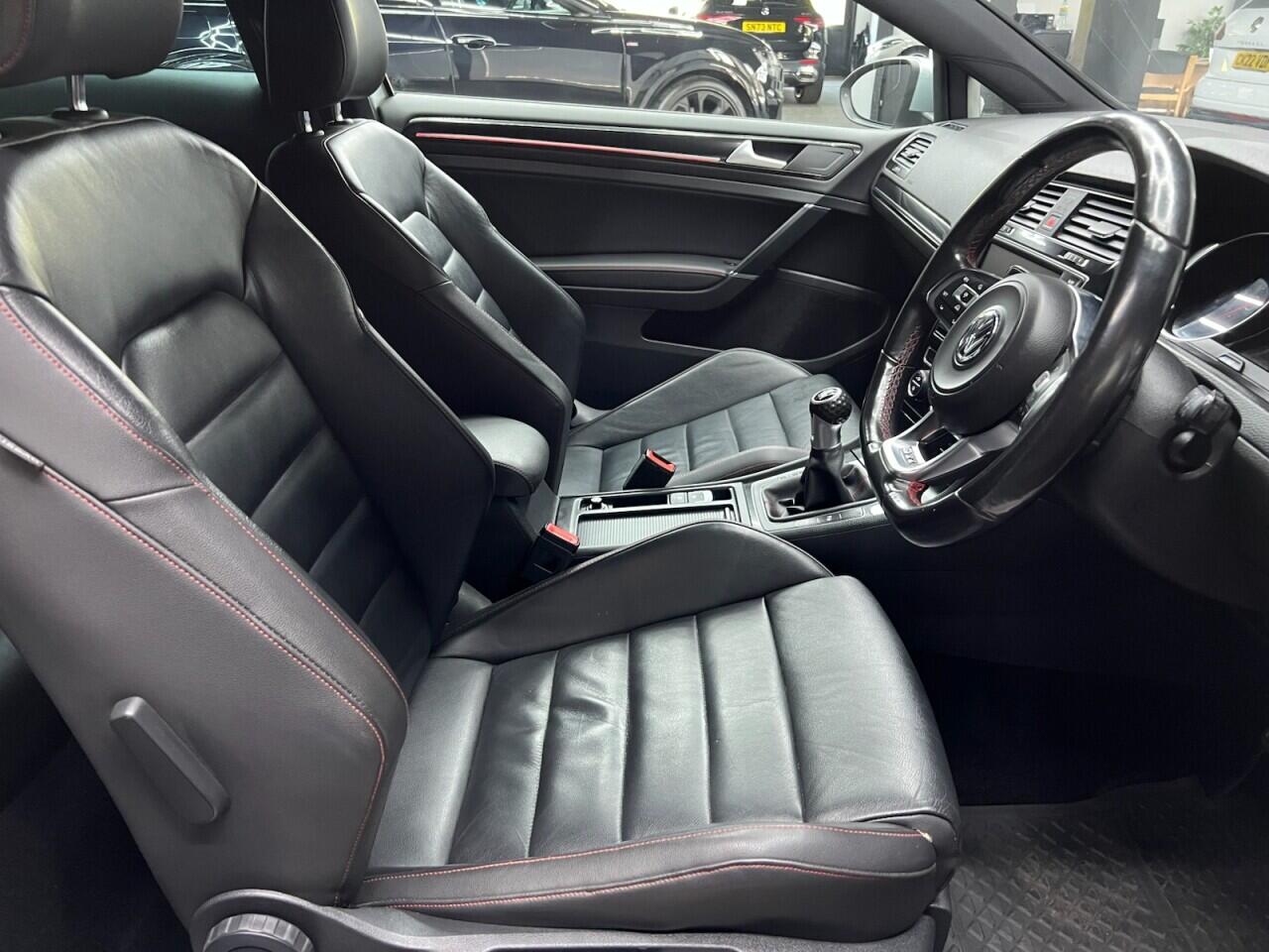 Volkswagen Golf view 34