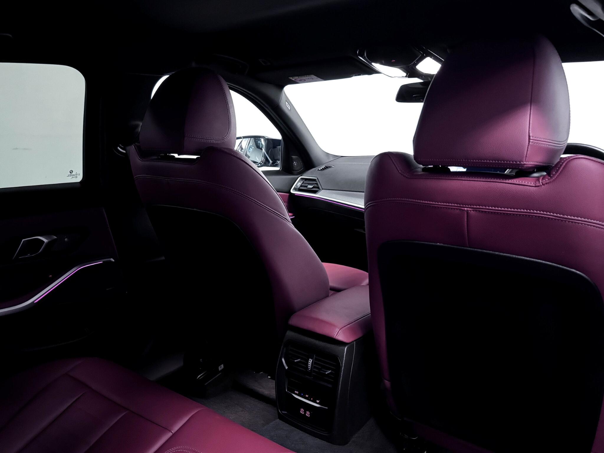 BMW 3 Series view 9