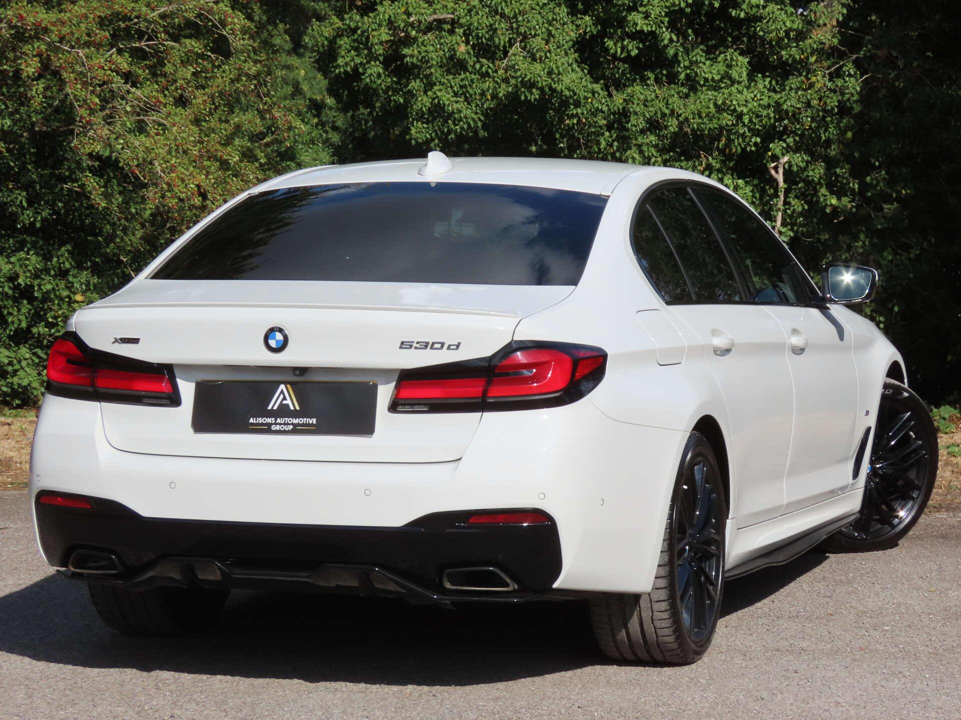 BMW 5 Series view 4