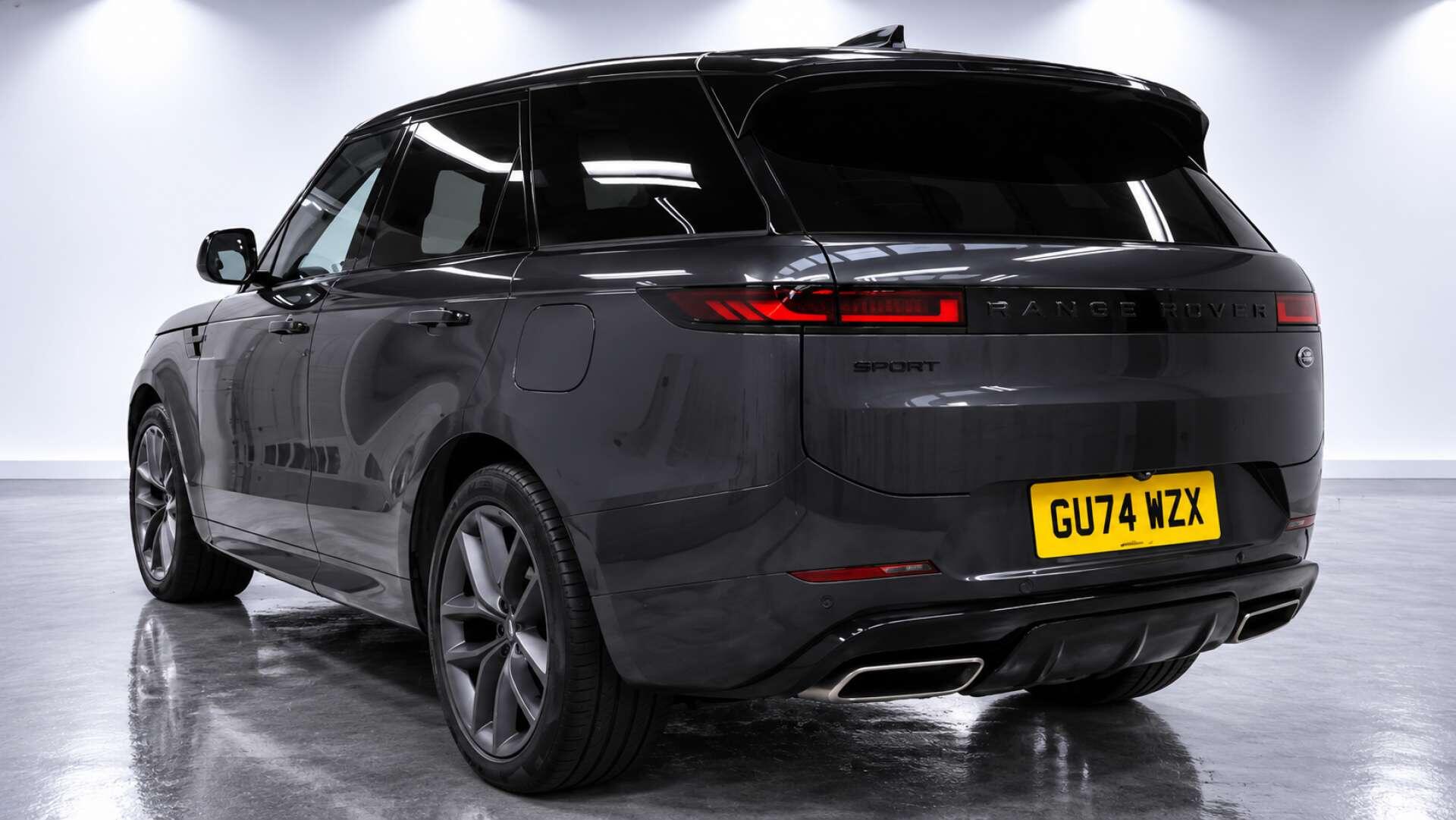 Land Rover Range Rover Sport view 4