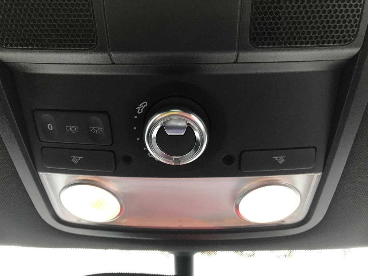 Volkswagen Beetle view 21
