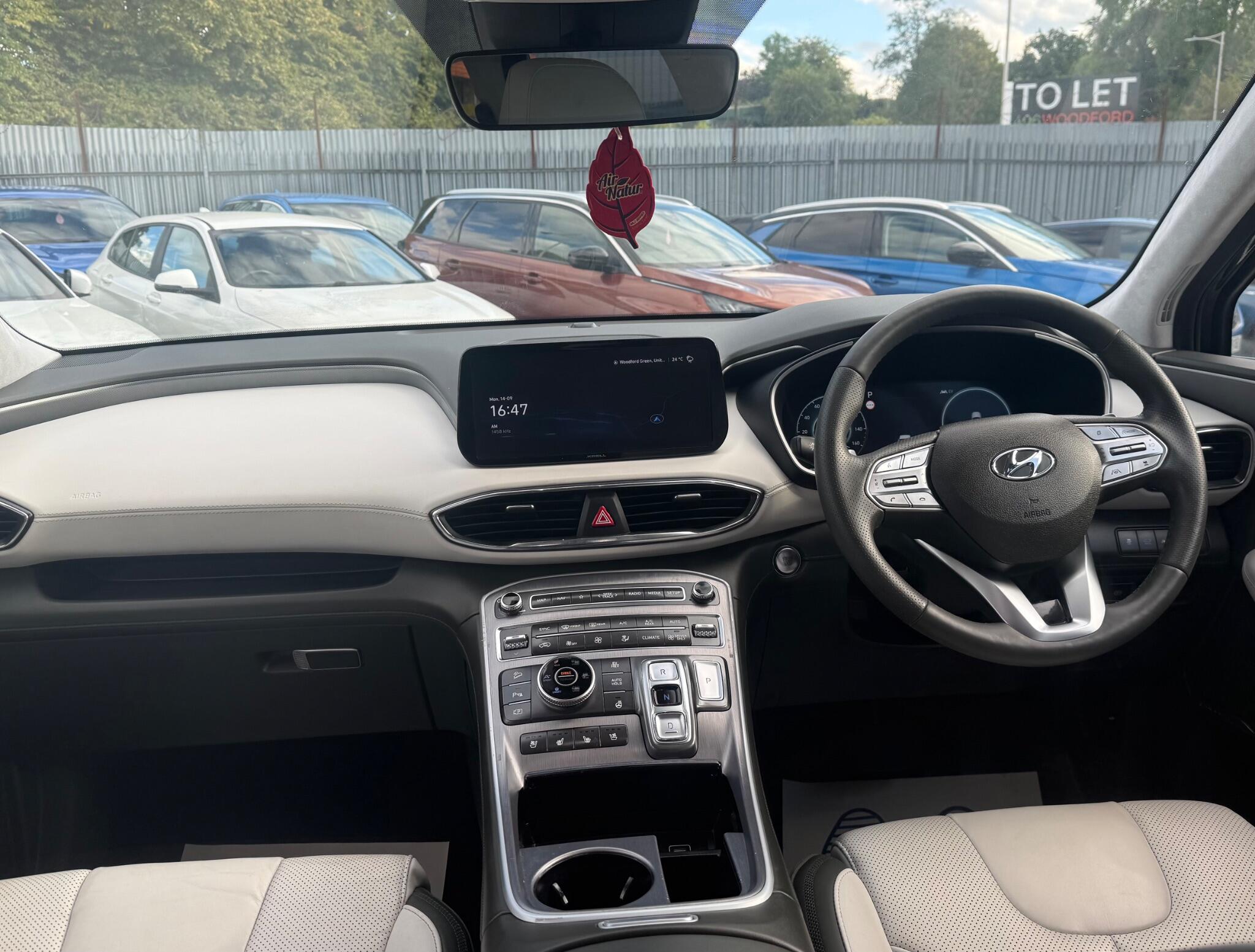 Hyundai Santa Fe view 18