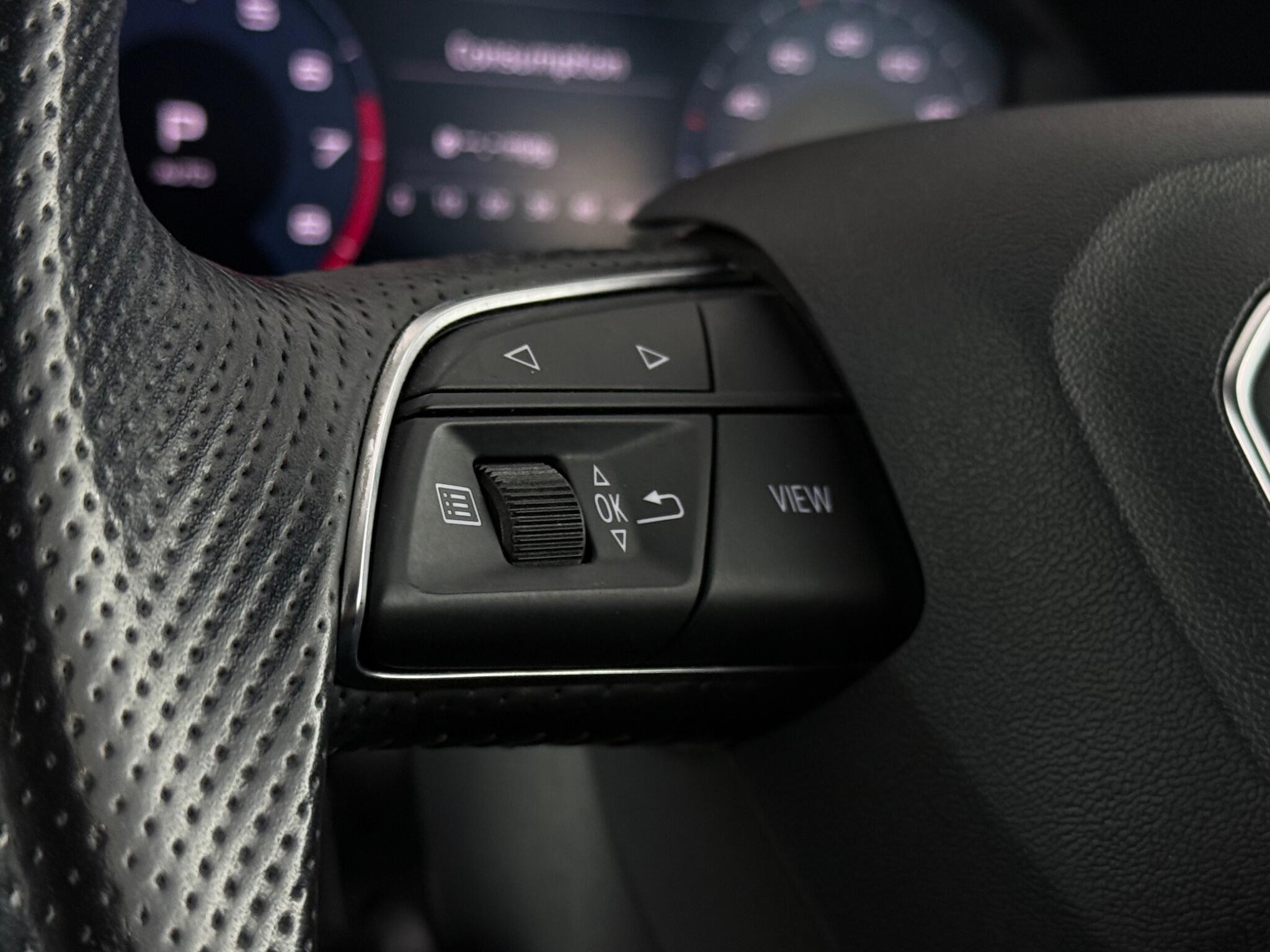 Audi Q3 view 14
