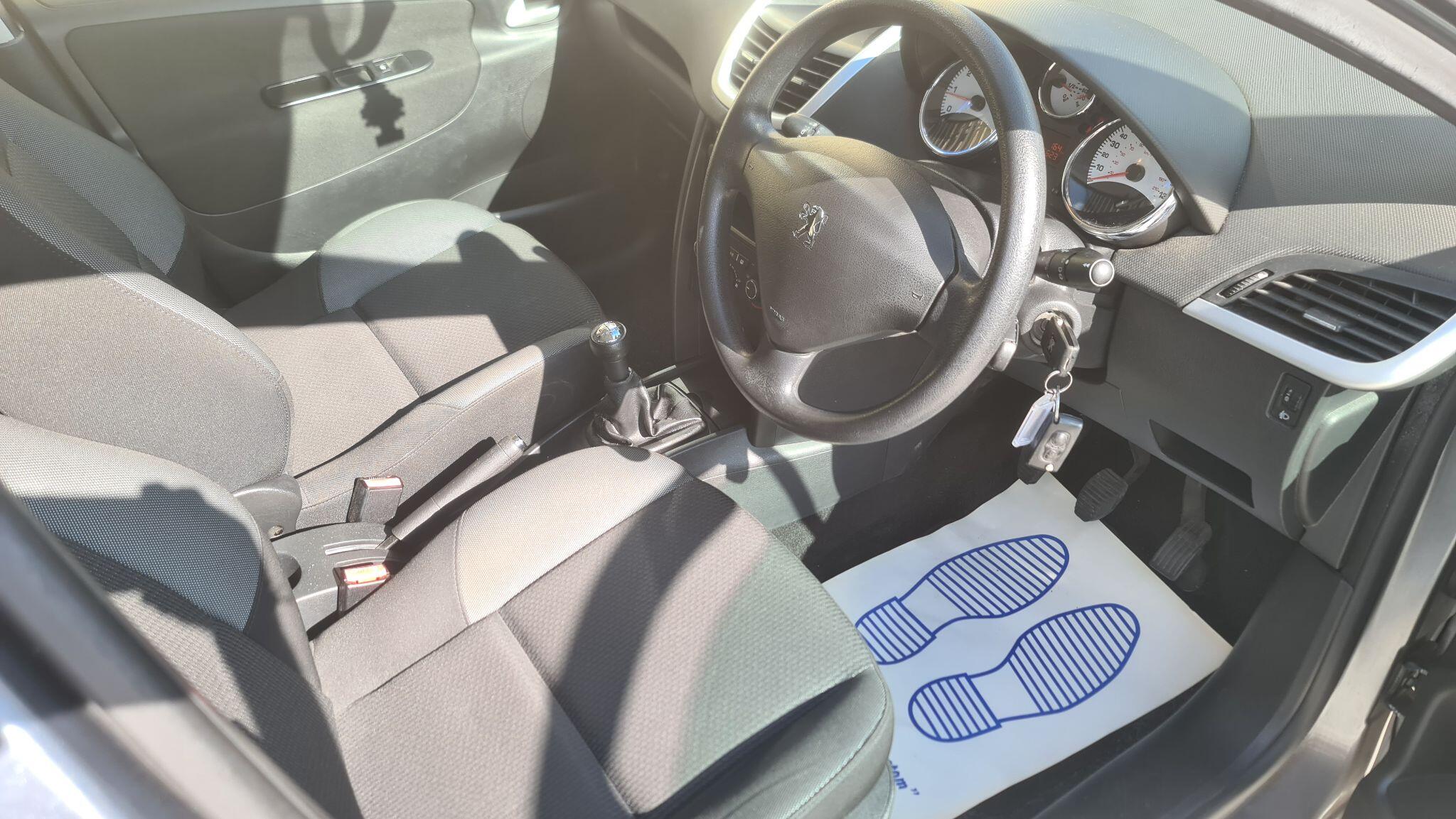 Peugeot 207 view 12