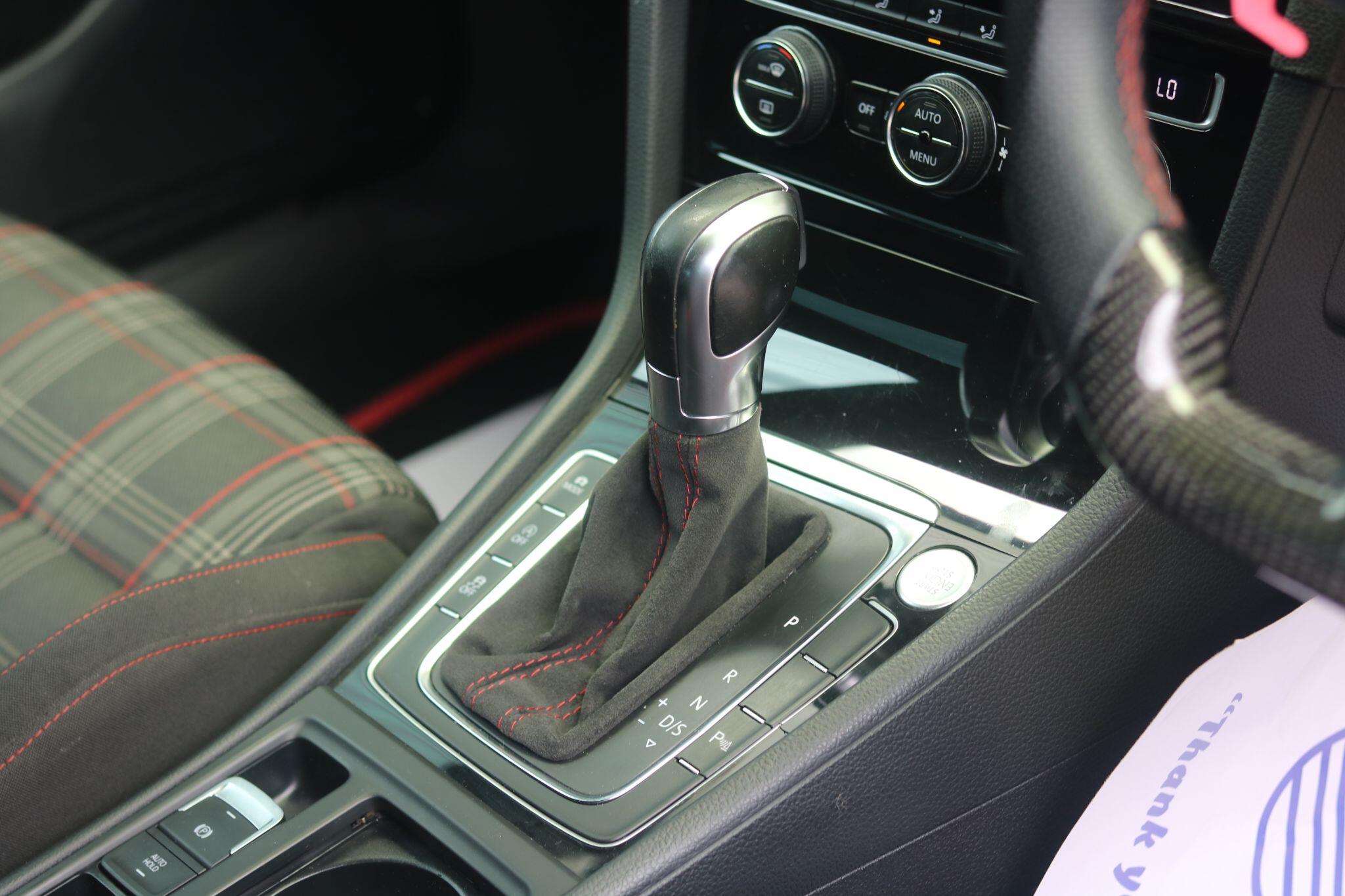 Volkswagen Golf view 11