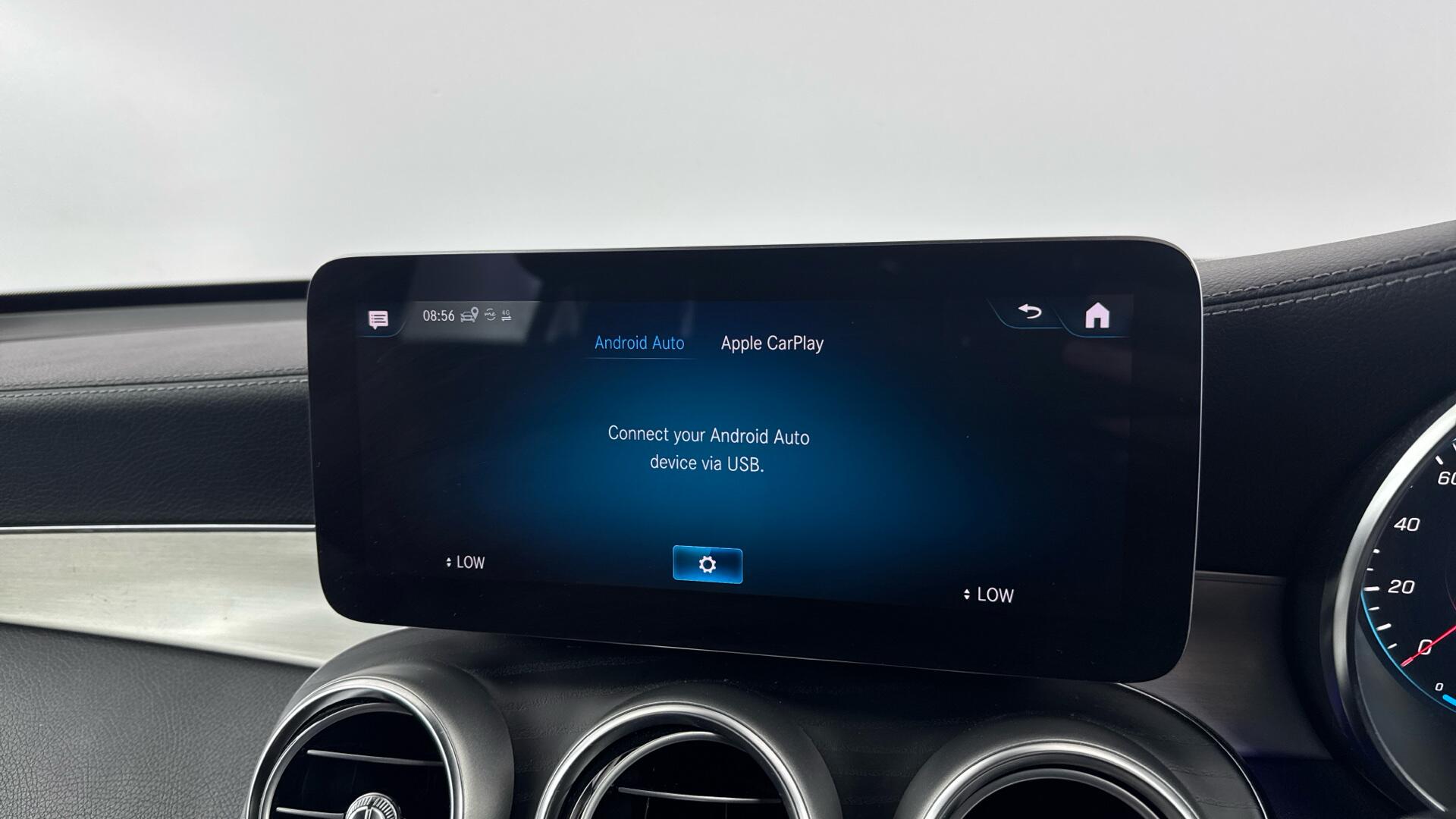 Mercedes-Benz GLC view 30