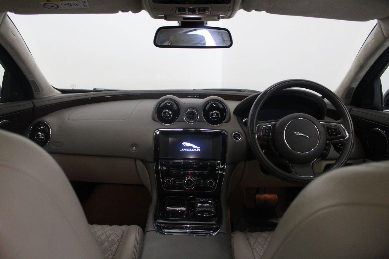 Jaguar XJ view 32