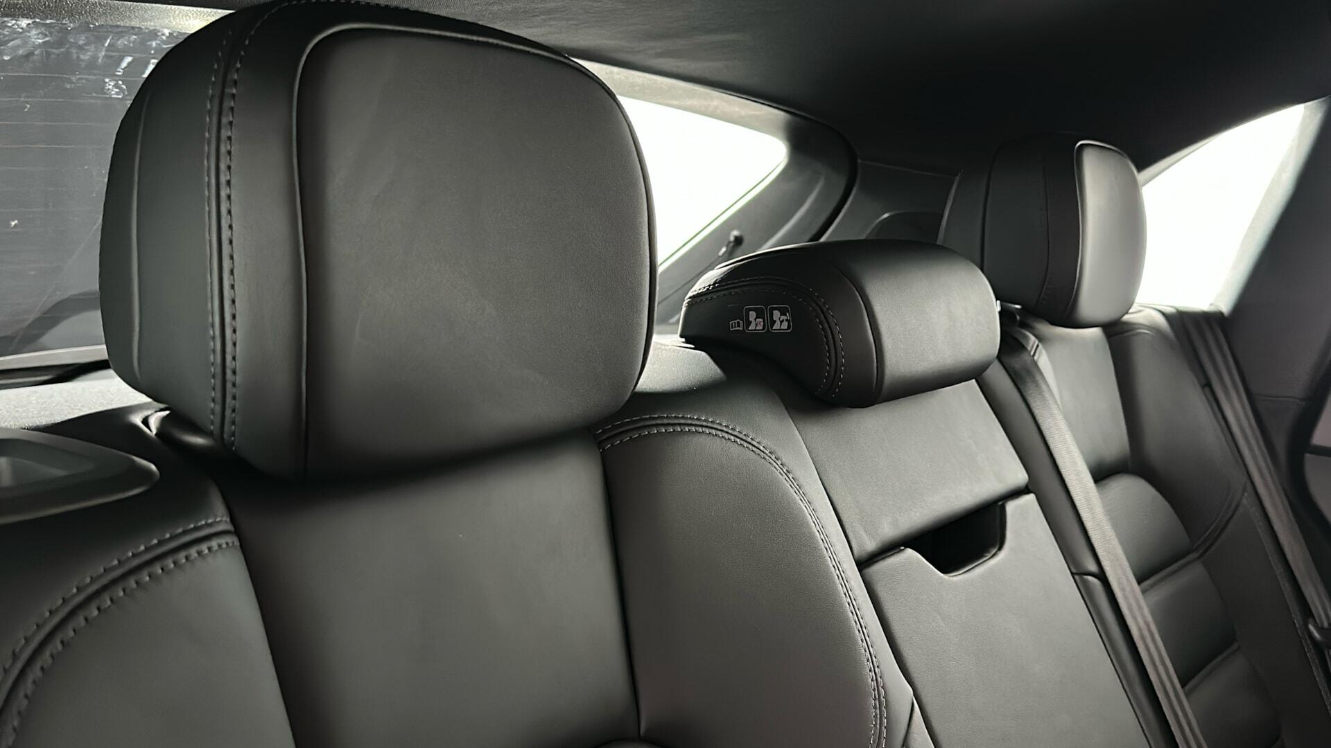 Porsche Macan view 31