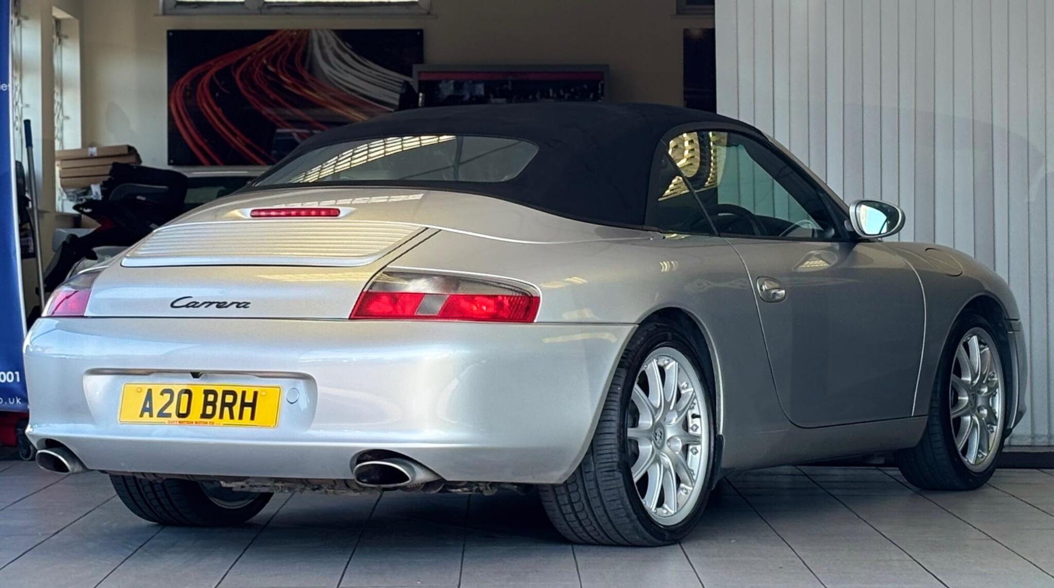 Porsche 911 view 17
