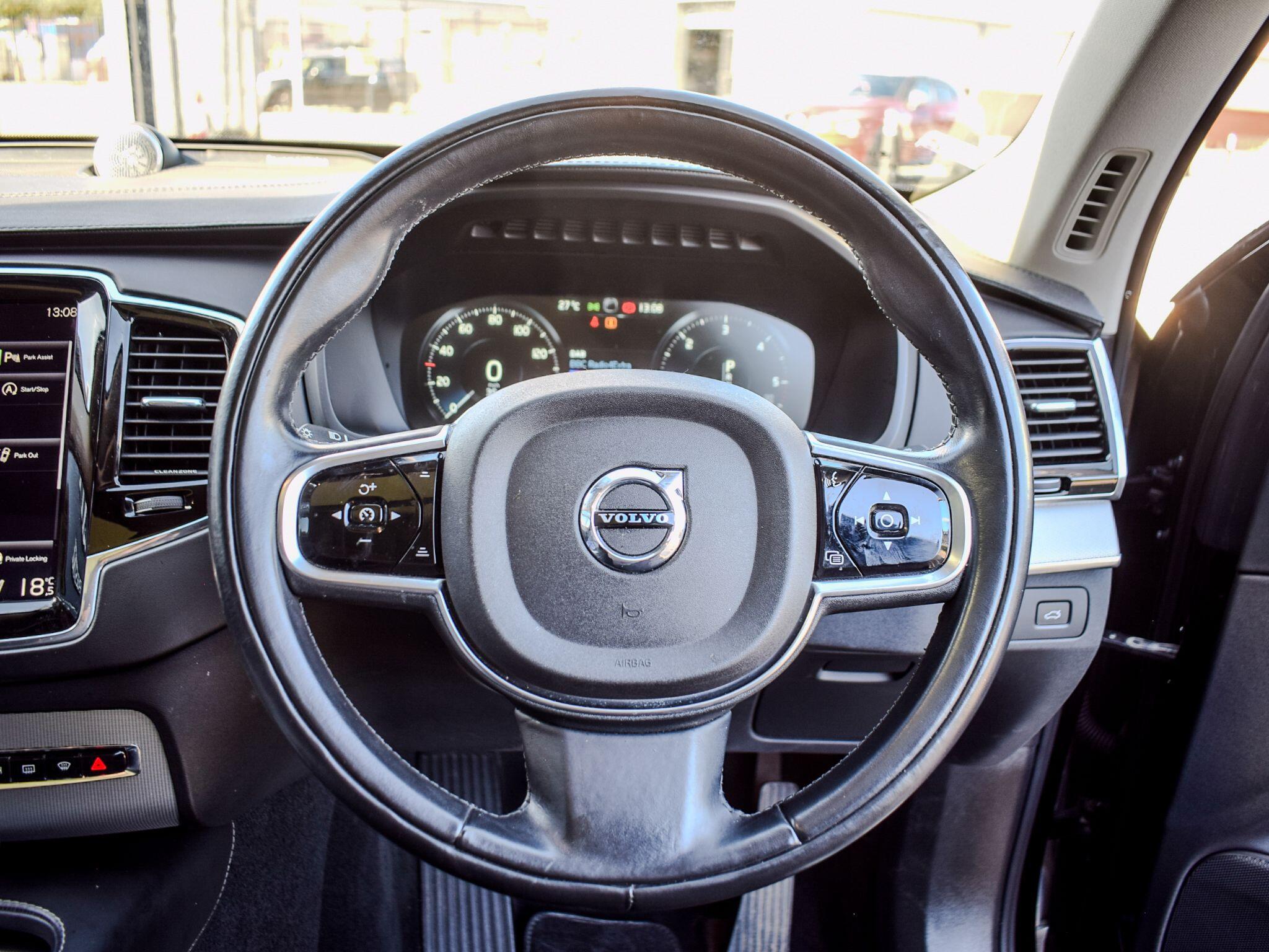 Volvo XC90 view 26