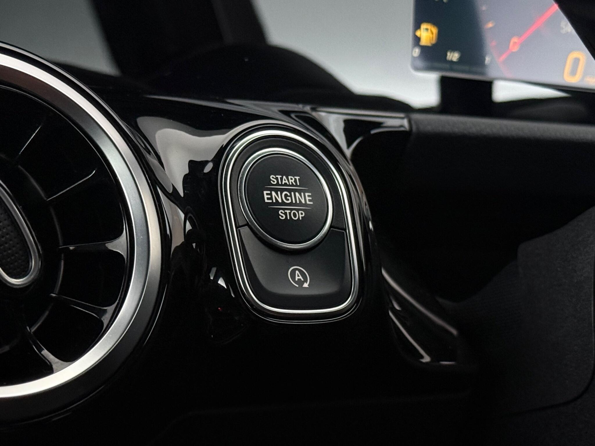 Mercedes-Benz Gla view 23