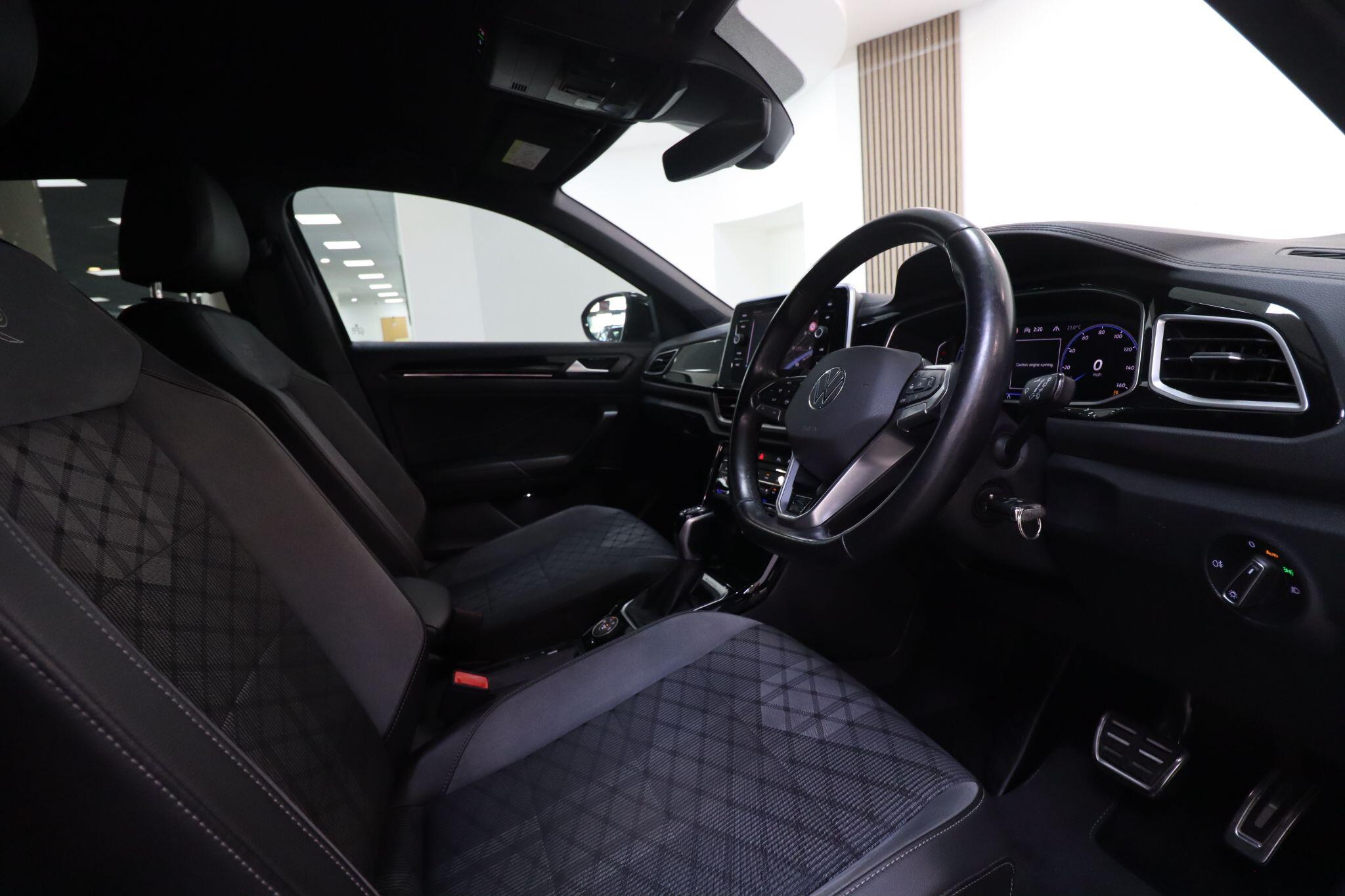 Volkswagen T-Roc view 14