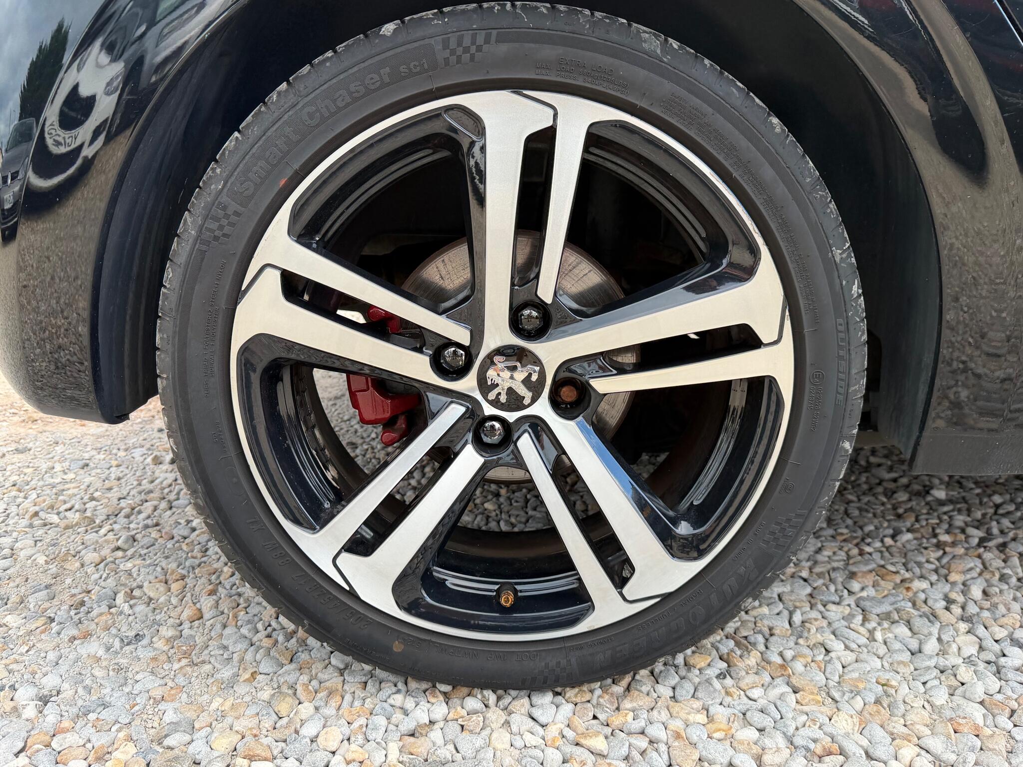 Peugeot 208 view 2