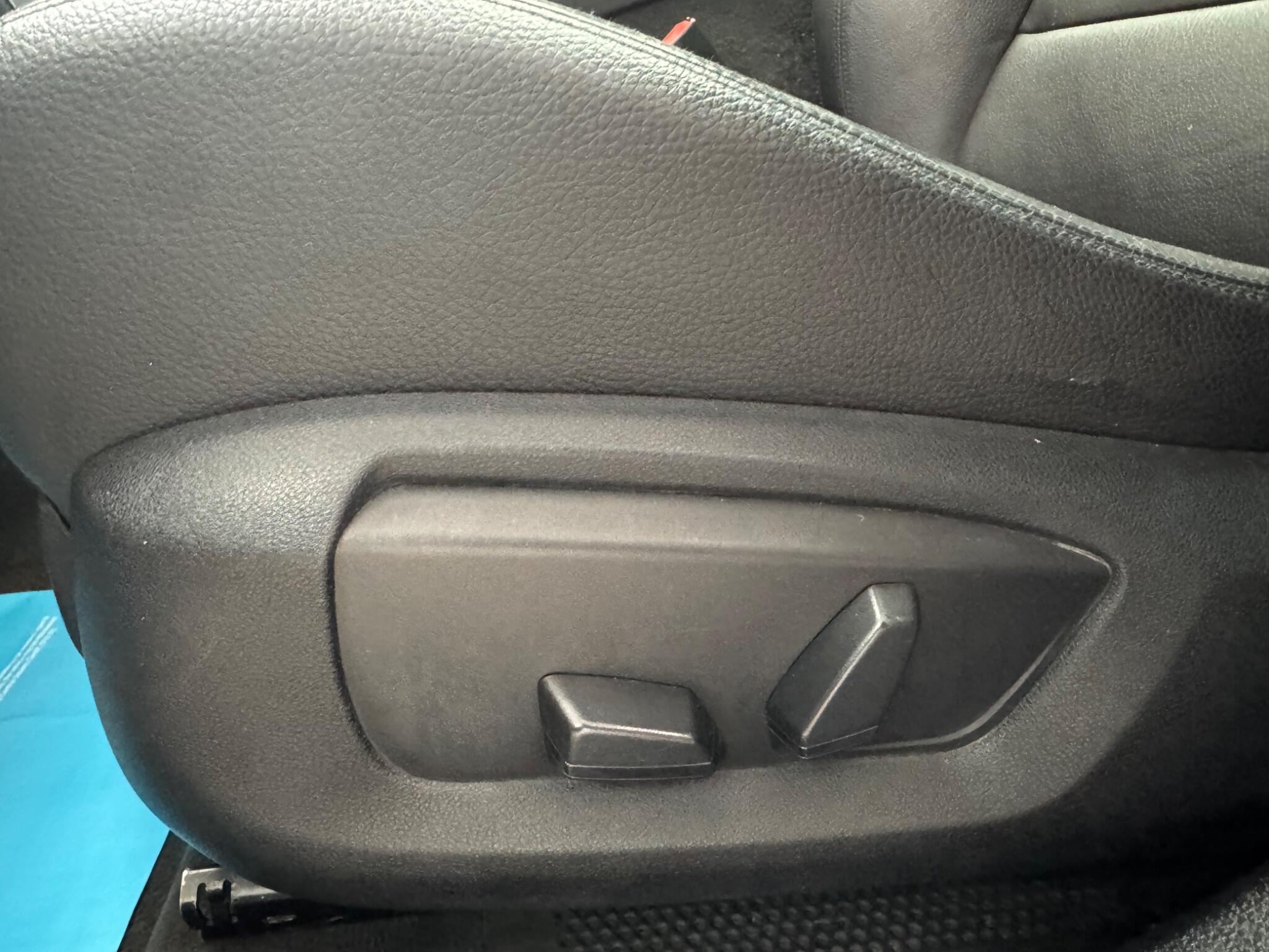 BMW 5 Series view 11