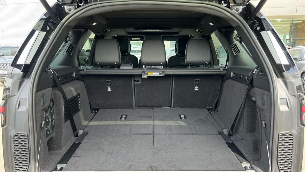 Land Rover Discovery view 10