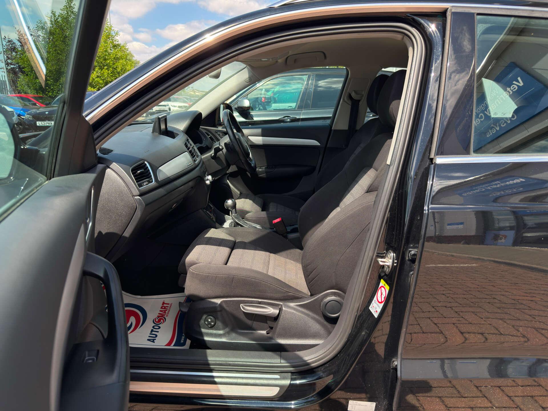 Audi Q3 view 48