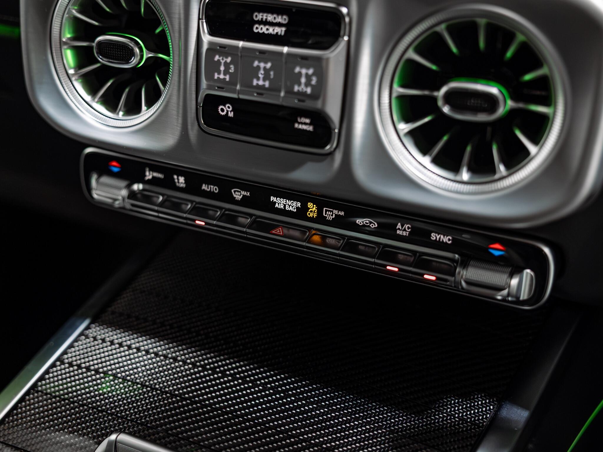 Mercedes-Benz G-Class view 24
