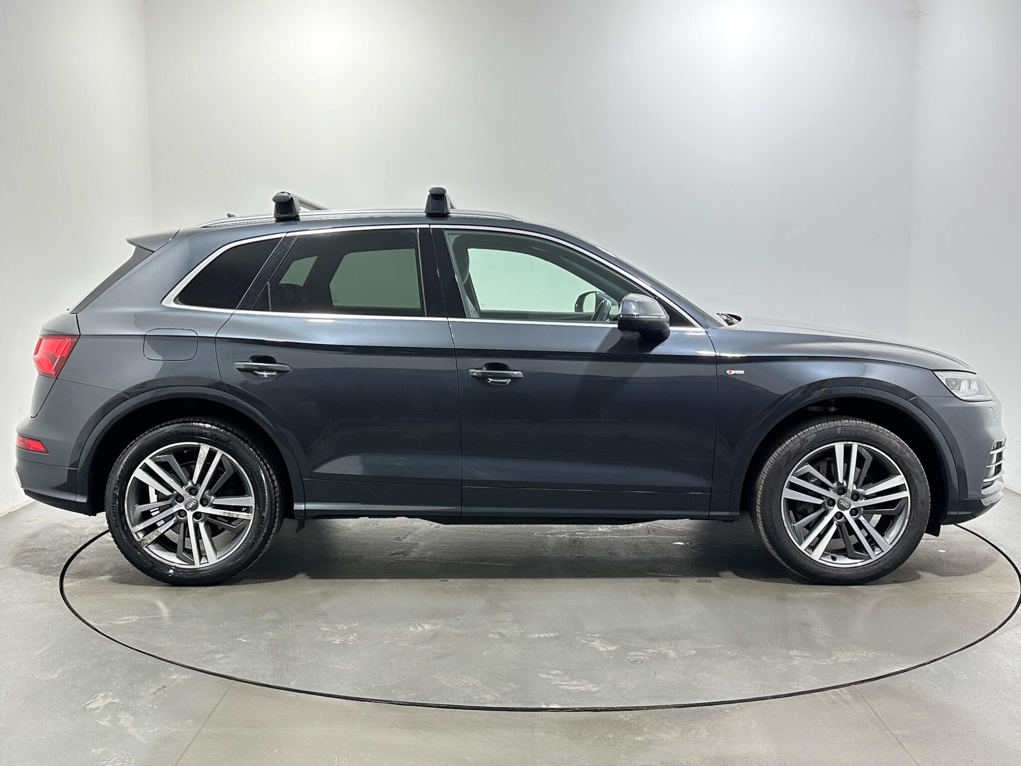 Audi Audi Q5 view 9