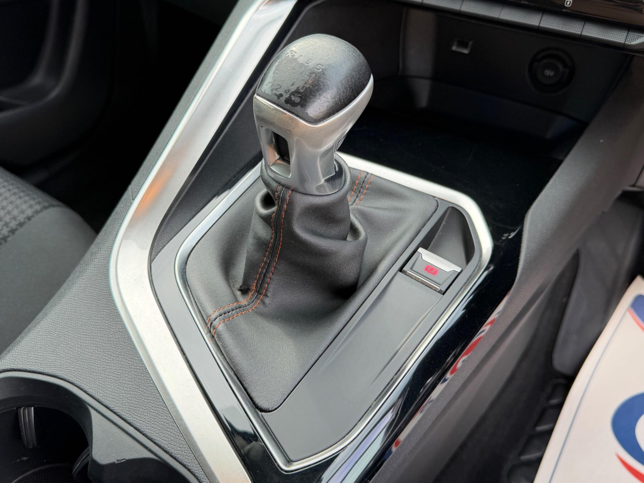 Peugeot 3008 view 11