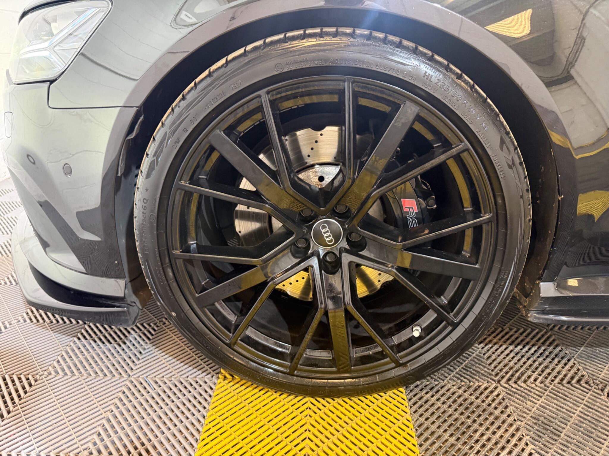 Audi RS6 view 44