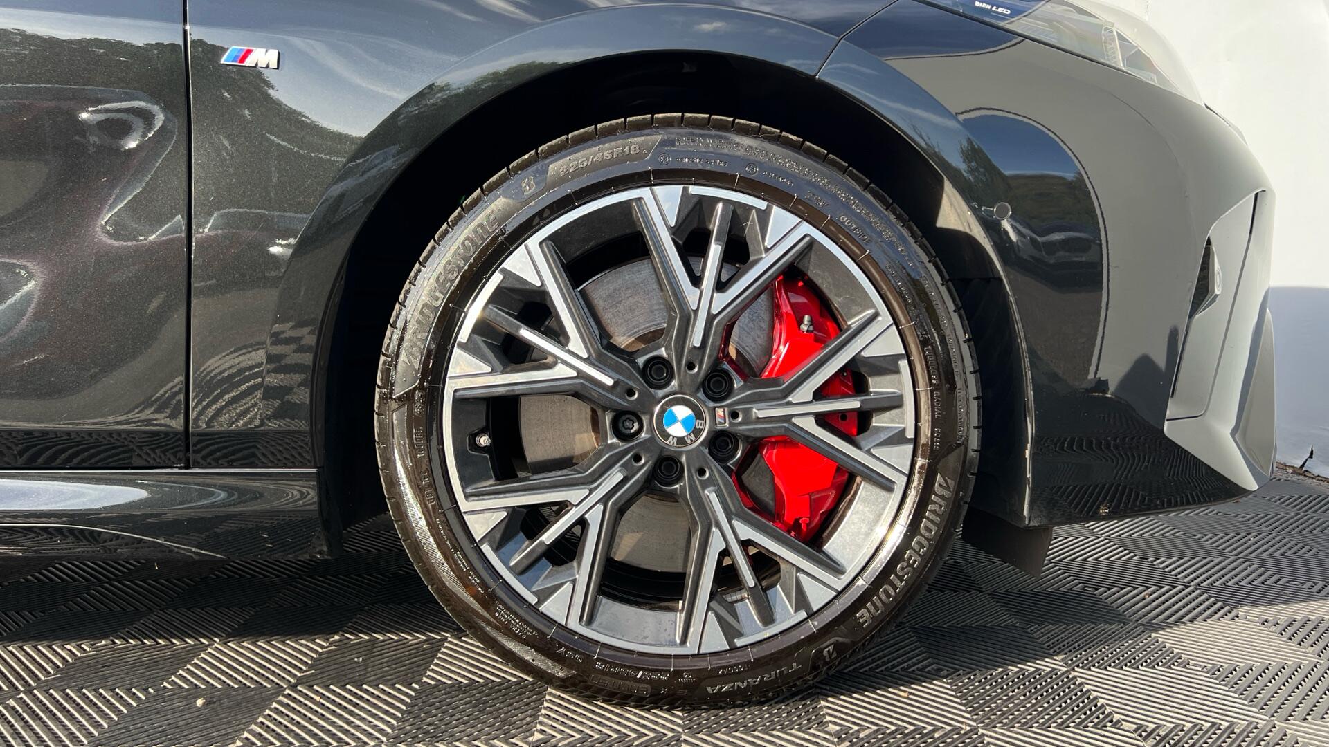 BMW 1 Series view 14