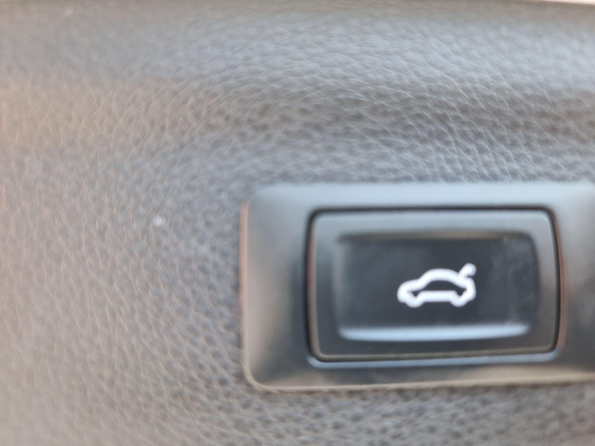 Audi Q3 view 14