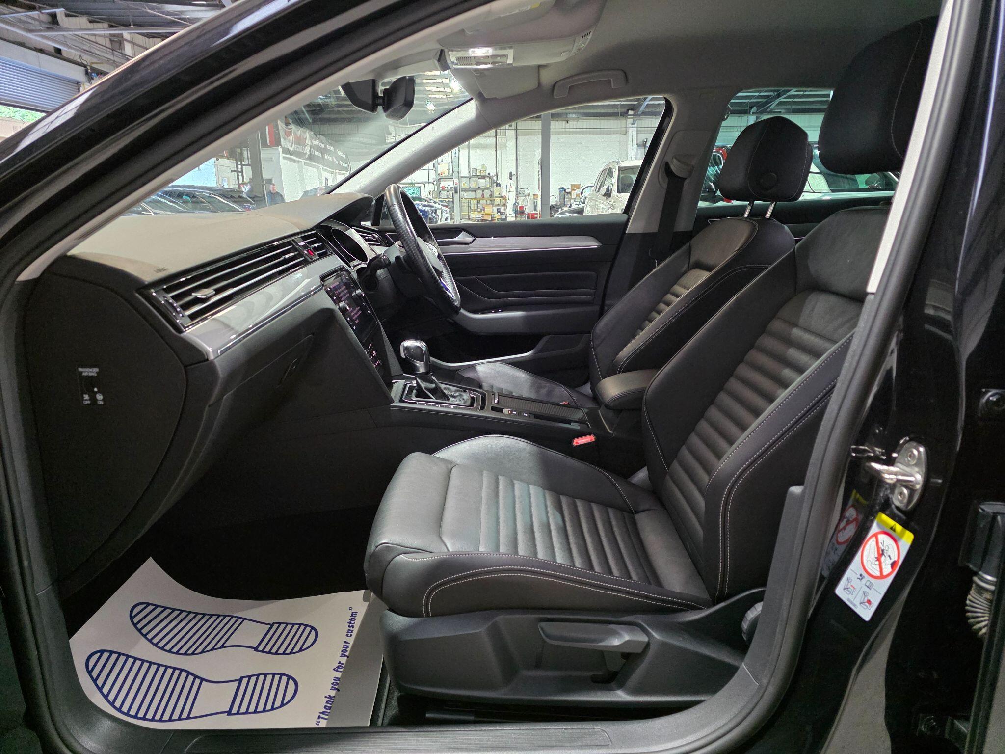 Volkswagen Passat view 26