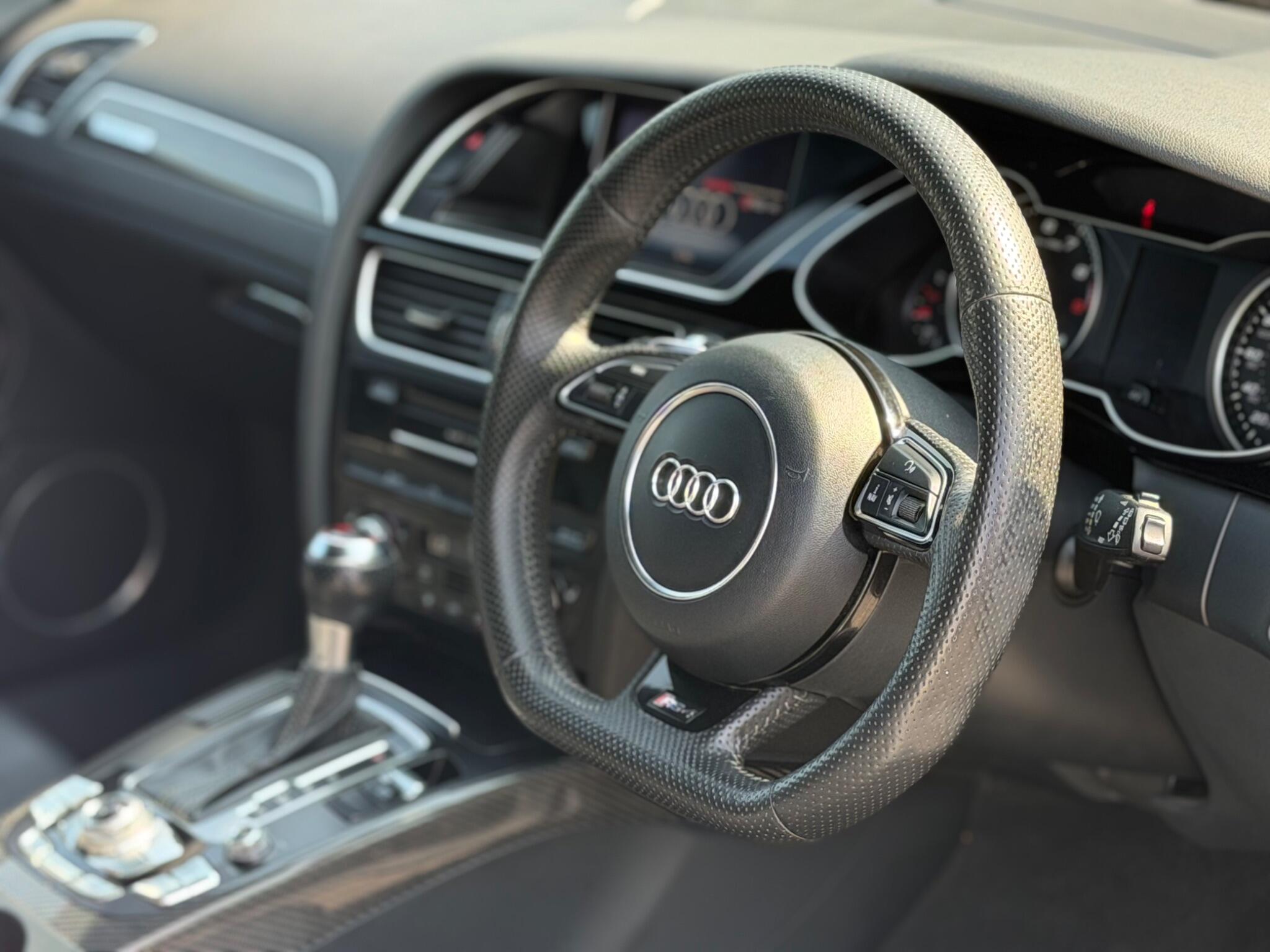 Audi RS4 view 12