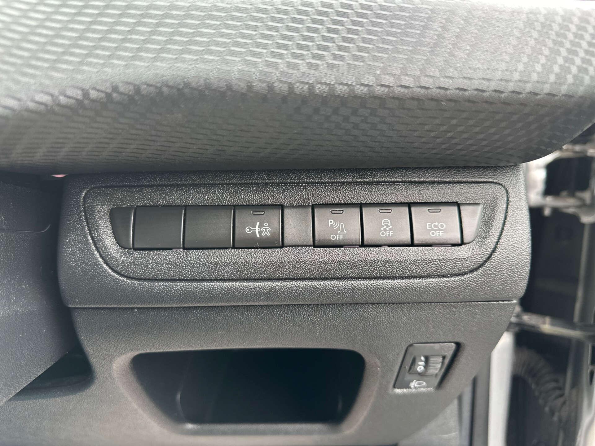 Peugeot 208 view 29