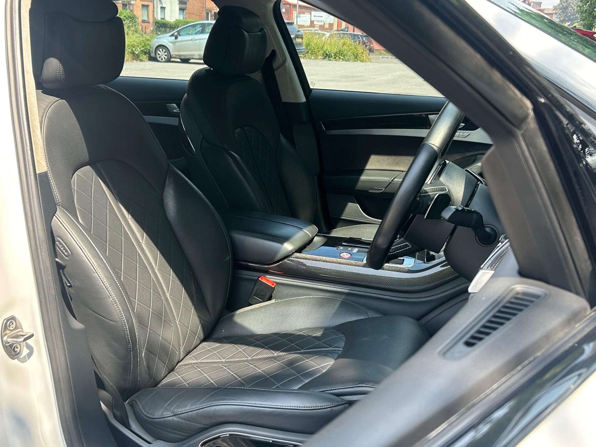 Audi S8 view 35