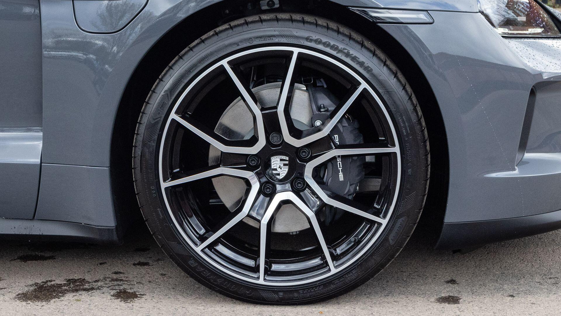 Porsche Taycan view 35