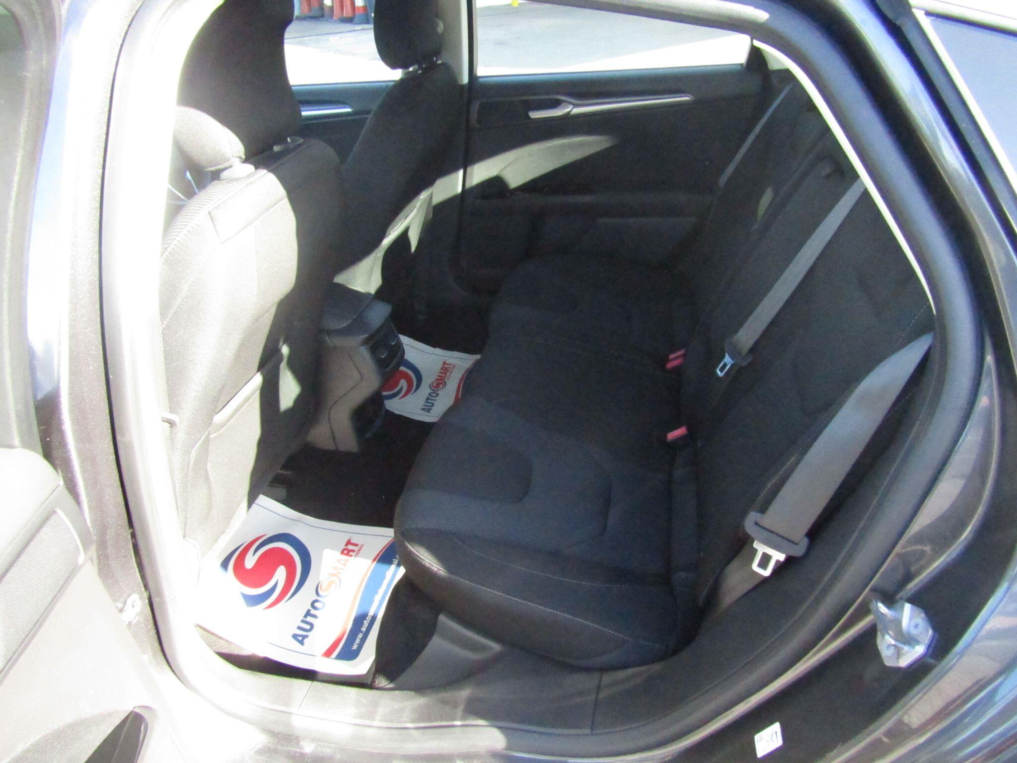 Ford Mondeo view 19